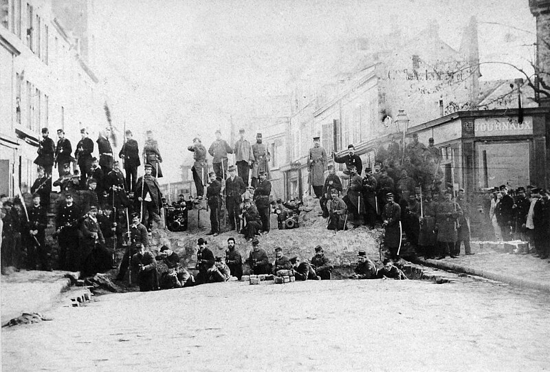 File:Commune de Paris barricade rue des Amandiers.jpg