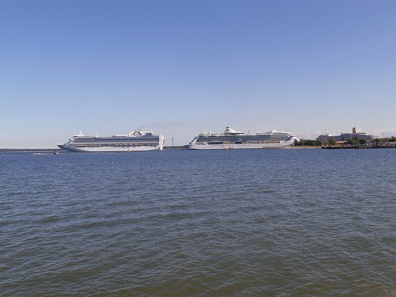 File:Crown Princess Brilliance of the Seas and Arcadia Port of Tallinn 27 August 2013.JPG