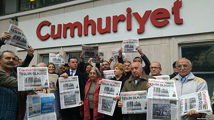 People protesting imprisonment of journalists from Cumhuriyet, 1 November 2016 Cumhuriyet protests (3).jpg