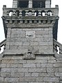 Chapelle Notre-Dame de Kerdévot : détail des armoiries situées sous le clocher