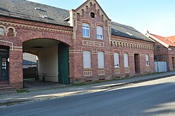 DEU Sachsen-Anhalt Groß Schwechten Rhinstraße 09-11 231118 071