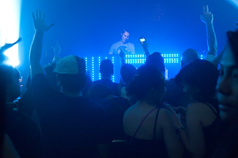 File:DJ Tiesto performance in 808 Nightclub, progressive trance music, Bangkok, Thailand.jpg