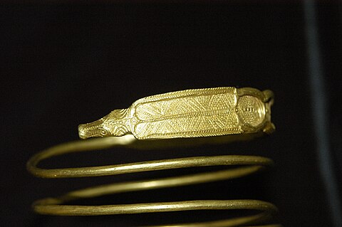 Gold Dacian bracelet - Head