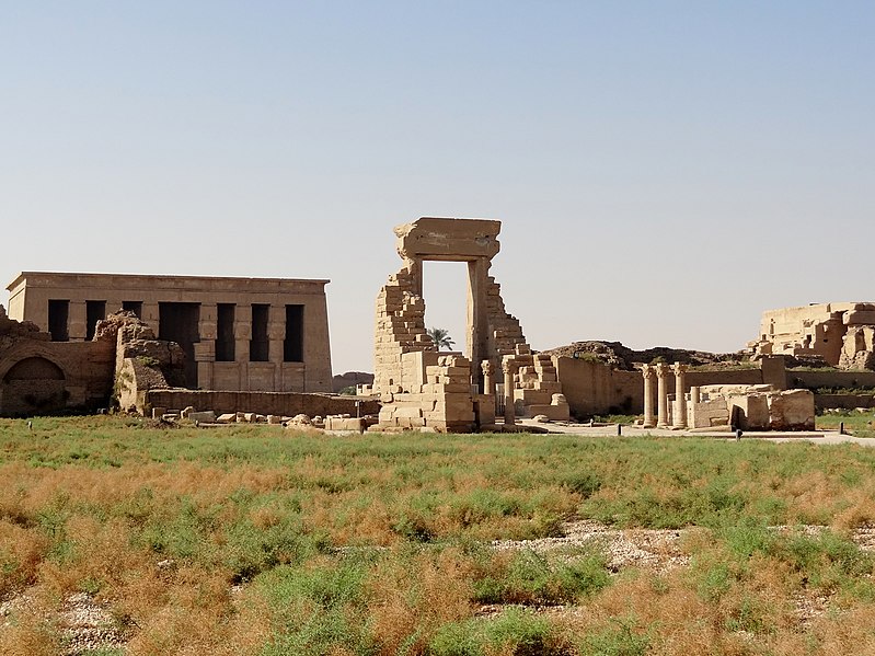 File:Dendera Tempel 36.jpg