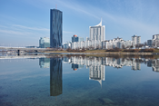 Die Donau City von Süden aus gesehen mit dem DC Tower 1 und dem Hochhaus Neue Donau von Harry Seidler