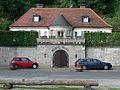 Wohnhaus mit Walmdach und Helbigkeller