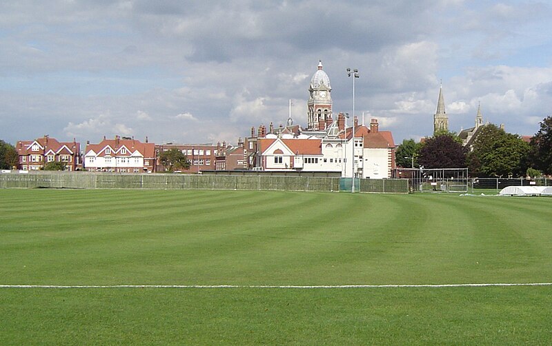 File:EastBourne03.JPG