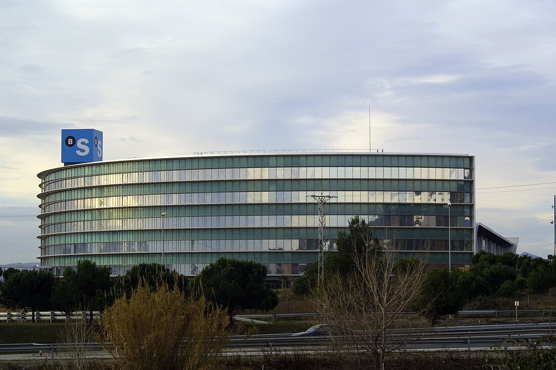 File:Edificio Corporativo Banco Sabadell en Sant Cugat.jpg