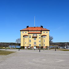 Baksidan på kanslihuset vid Södermanlands regemente (2020)
