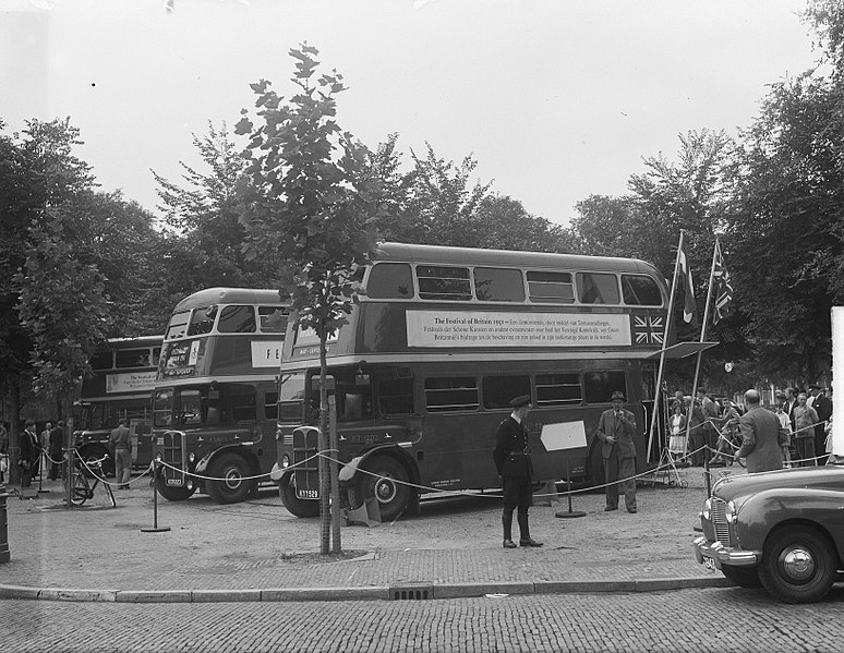 File:Engelse dubbeldeksbussen te Amsterdam, Bestanddeelnr 904-1491.jpg