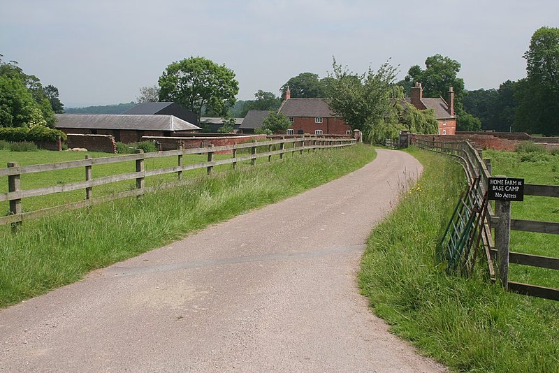 File:Entrance to Home Farm, Calke - geograph.org.uk - 494094.jpg