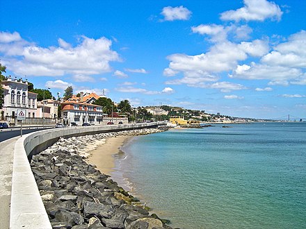 Coastal road in Oeiras.