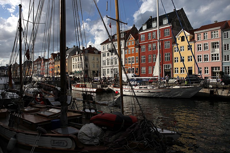 File:Evening at NyHavn - panoramio.jpg