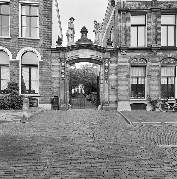 File:Exterieur TOEGANGSPOORT - Zutphen - 20339729 - RCE.jpg