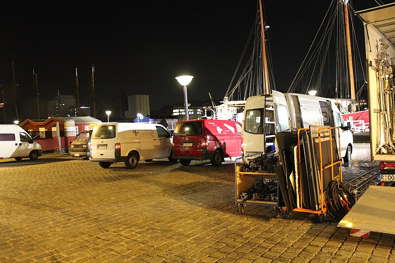 File:Filmset am Flensburger Hafen (Spielfilm Der Schatten – Bild 4).jpg