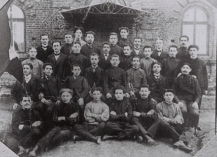 Poalei Zion's "Ezra" group in Płońsk, 1905. David Grün (David Ben-Gurion) in the first row, third on the right.