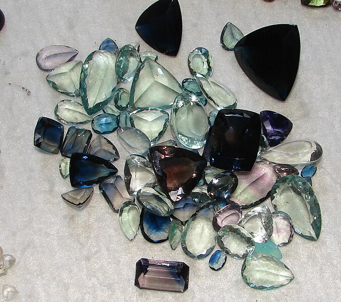 File:Fluorites cut.jpg