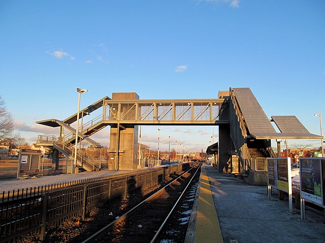 Framingham station looking east at the 2001-built pedestrian bridge in January 2015