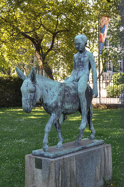 File:Frankfurt Städel Skulpturengarten Gaul Eselreiter 1.jpg