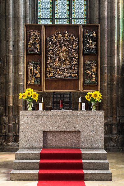 File:Freistadt Pfarrkirche Nothelferaltar 01.jpg