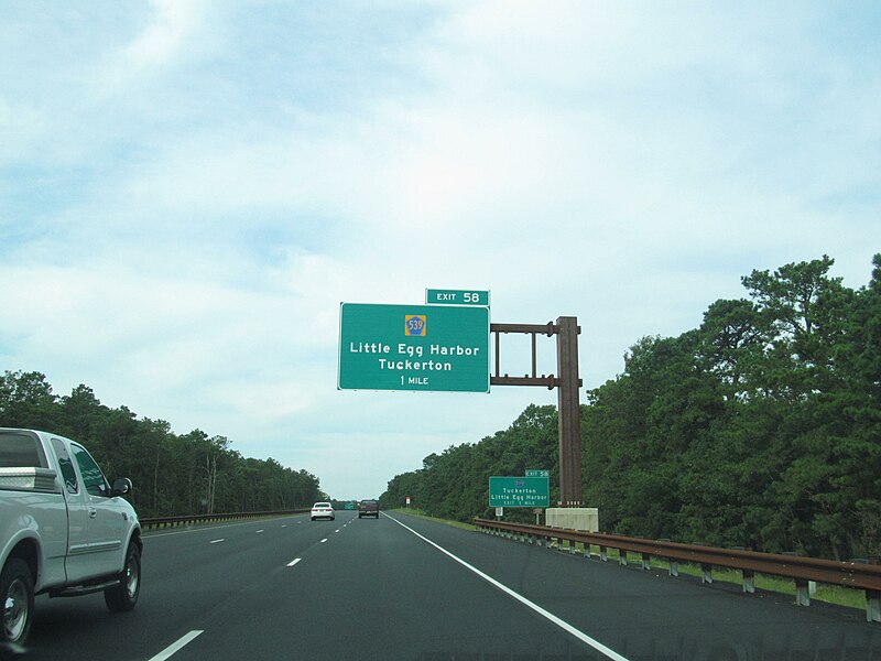 File:Garden State Parkway - New Jersey - 10449114083.jpg