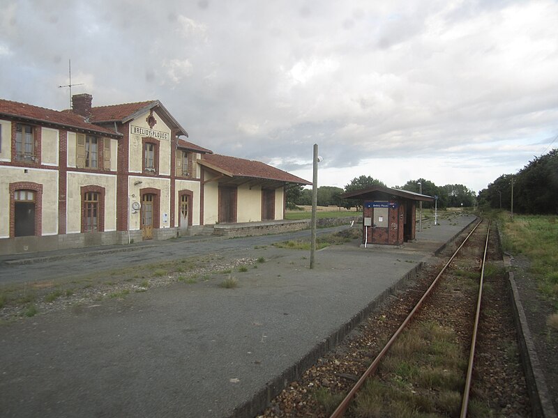 File:Gare de Brélidy - Plouëc - août 2014 01.JPG