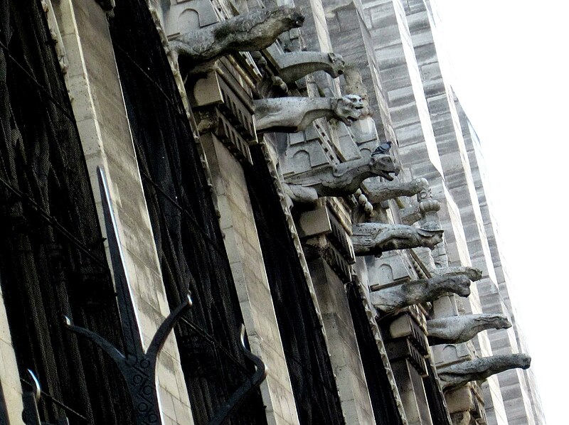 File:Gargoyles - Garguilles (Notre-Dame de Paris).jpg