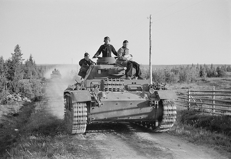 File:German tanks of Panzerabteilung 40 advancing towards the frontline at Vasonvaara.jpg