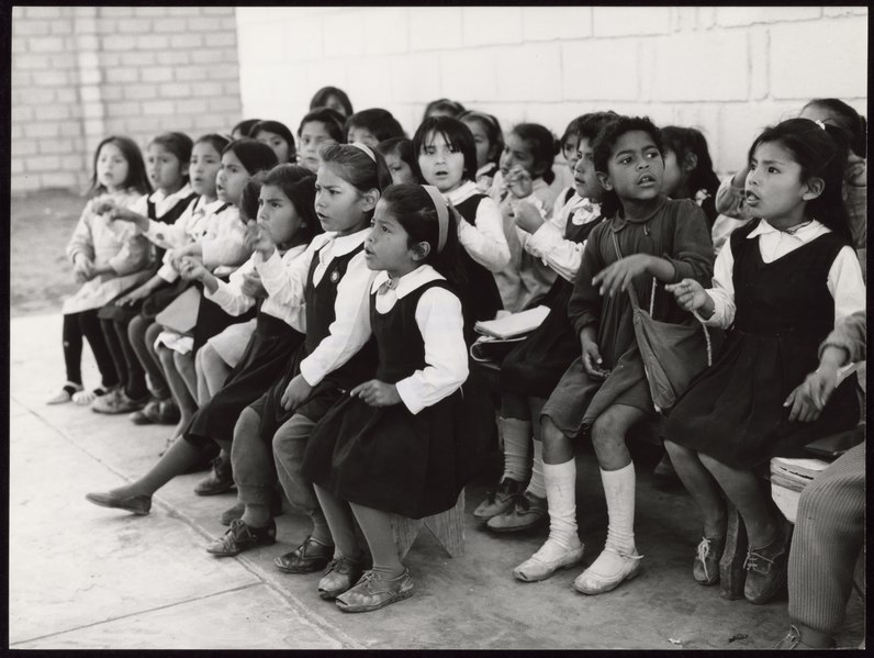 File:Girls, Pamplona - UNESCO - PHOTO0000000581 0001.tiff