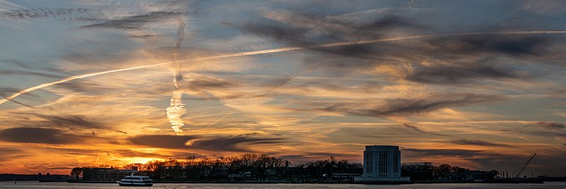 File:Governors Island at sunset from BBP (02132p).jpg