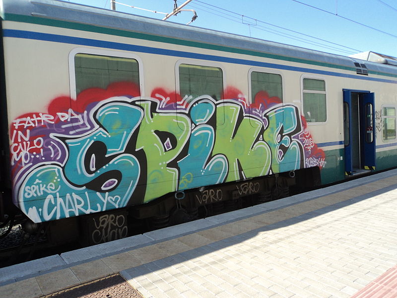 File:Graffiti on rolling stock in Rome 122.JPG