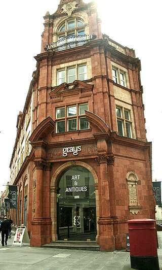 <span class="mw-page-title-main">Grays Antique Centre</span> Antiques centre in Mayfair, London