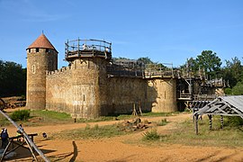 La construction du château fort de Guédelon dans l'Yonne joue les  prolongations pour une bonne décennie