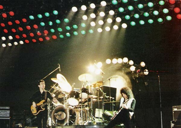 May (right) on stage with Queen in Hannover, Germany, 1979