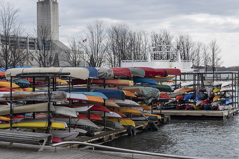 File:Harbourfront Canoe and Kayak Centre 02.jpg