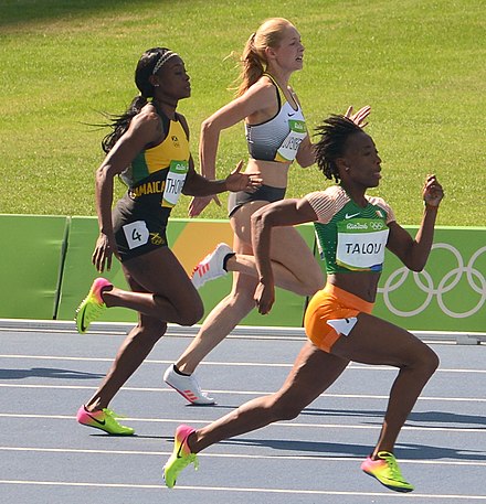 Thompson (left) at the 2016 Rio Olympics with Gina Lückenkemper and Marie-Josée Ta Lou