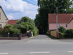 Hermsdorf (bei Ruhland), Alte Guteborner Straße, Stichstraße zu Hausnr. 1a von Einmündung Friedensstraße, Frühsommer 2023, 01