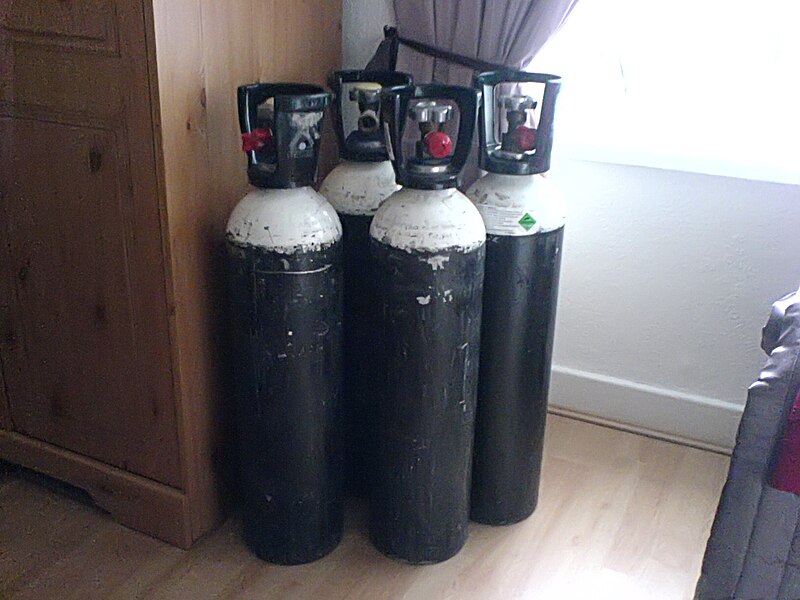 File:Home oxygen canisters.jpg