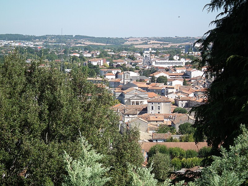 File:Houmeau, Angouleme.JPG