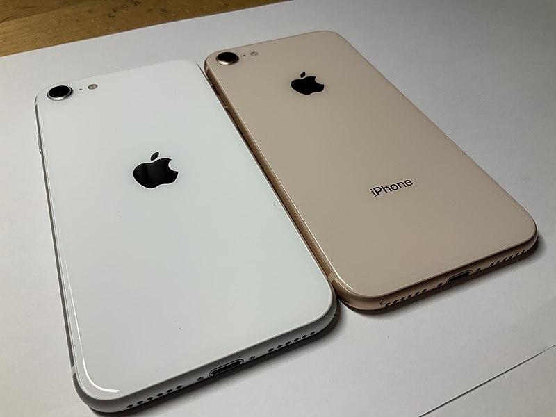 File:IPhone SE(第2世代)とiPhone 8の比較.jpg - Wikipedia