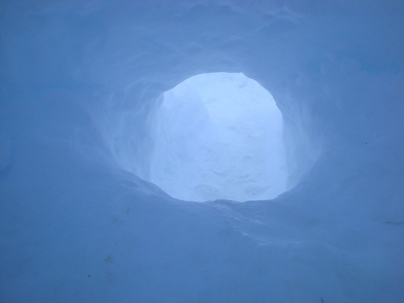 File:Igloo interior.JPG