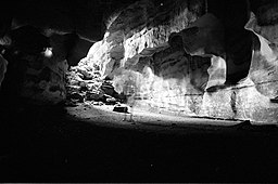 V jeskyních Amboni, Tanga.jpg