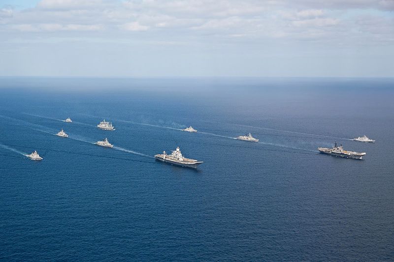 File:Indian Navy flotilla of Western Fleet escort INS Vikramaditya (R33) and INS Viraat (R22) in the Arabian Sea.jpg