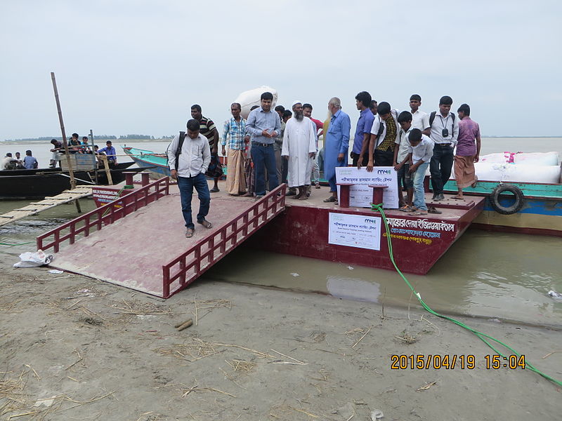 File:Installation of Experimental floating landing station at Meghai-Jamuna ghat, Sirajganj 03.JPG