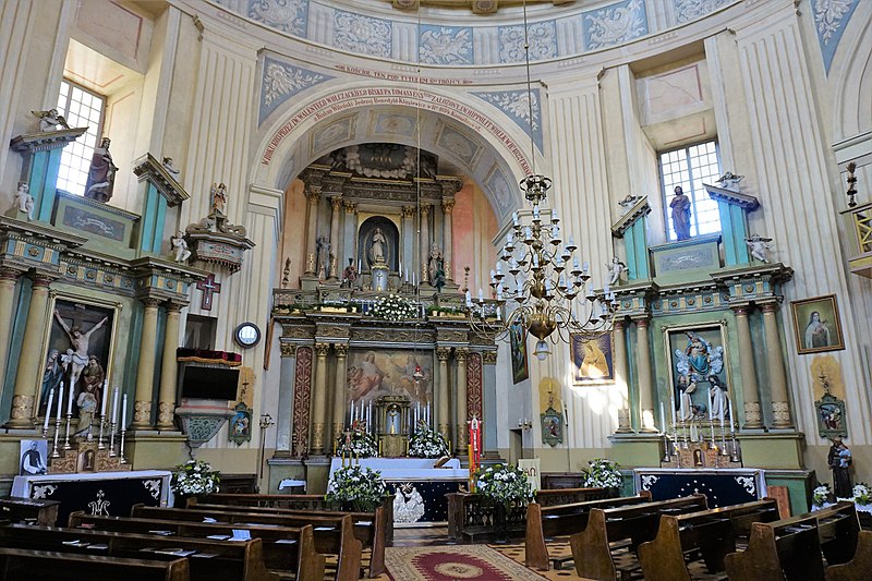 File:Interior of Suderve church.jpg