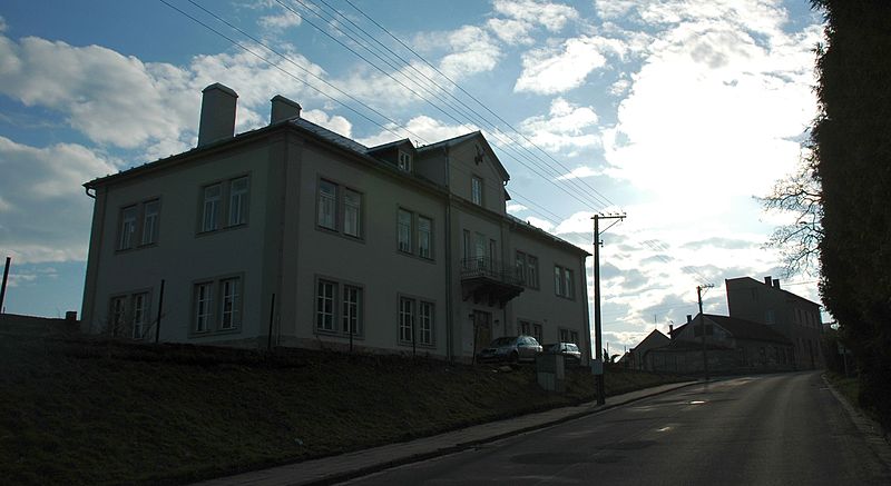 File:Jelení castle.jpg