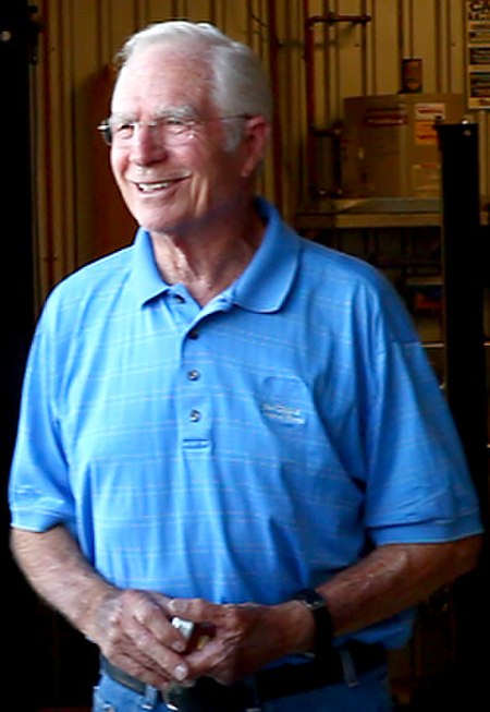 Jim Hall (racer).jpg