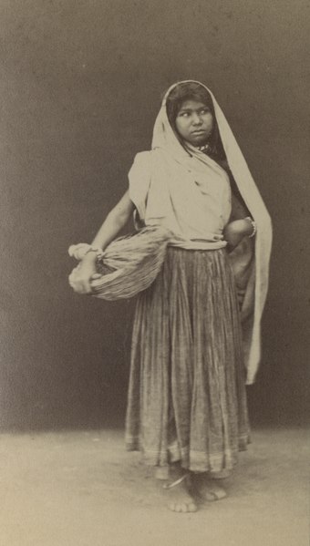 File:KITLV 91097 - Unknown - Woman in India - Around 1870.tif