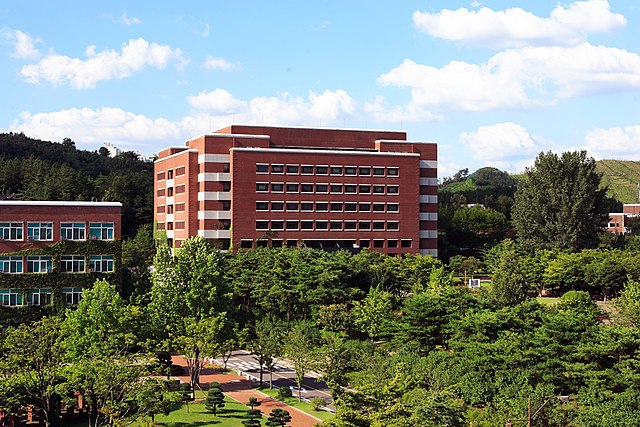 640px-Keimyung_Univ._Dongsan_Library.jpg (640×427)