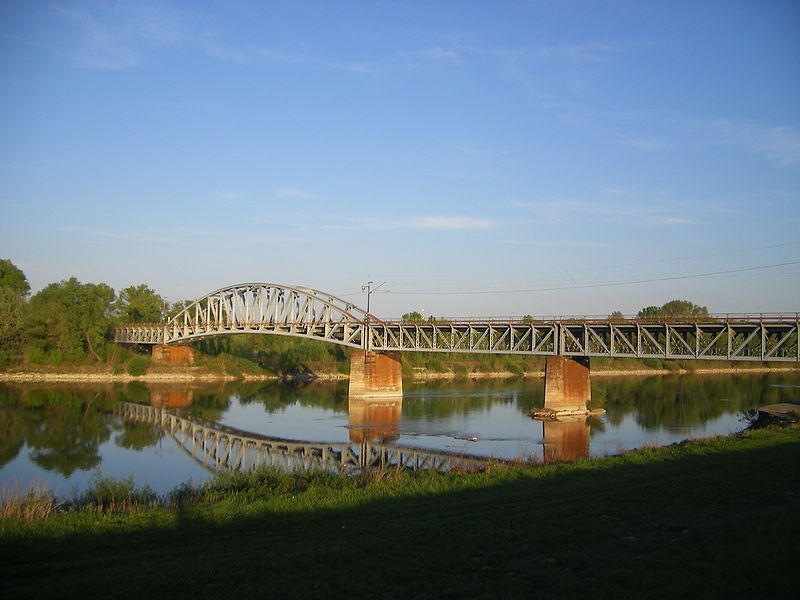 Datei:Komárom-Vasúti Vág-híd.JPG